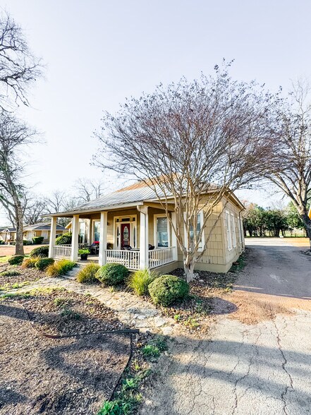 916 E Blanco Rd, Boerne, TX à vendre - Photo de l’immeuble – Image 2 sur 11