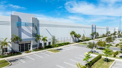 1240-1270 NE 48th St, Pompano Beach, FL à louer Photo intérieure– Image 2 sur 9