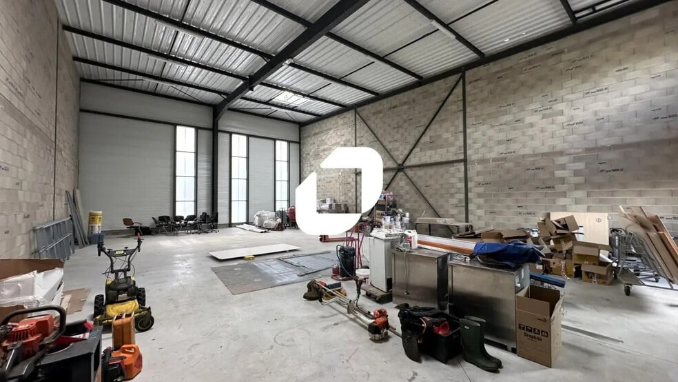 Local d’activités dans Holtzheim à louer - Photo de l’immeuble – Image 2 sur 7