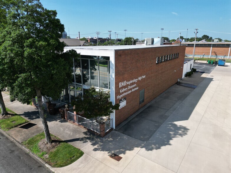 635 N Main St, High Point, NC à louer - Photo de l’immeuble – Image 1 sur 12