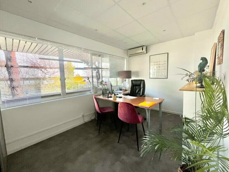 Bureau dans Saint-Laurent-du-Var à louer - Photo de l’immeuble – Image 1 sur 4