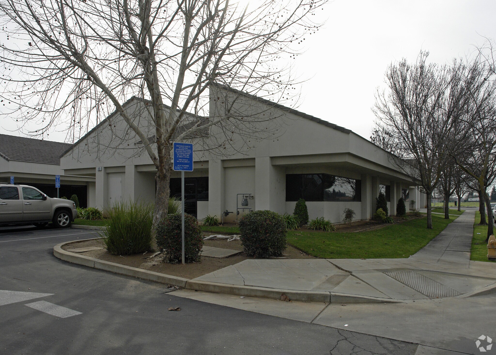 2425 W Cleveland Ave, Madera, CA à louer Photo principale– Image 1 sur 4