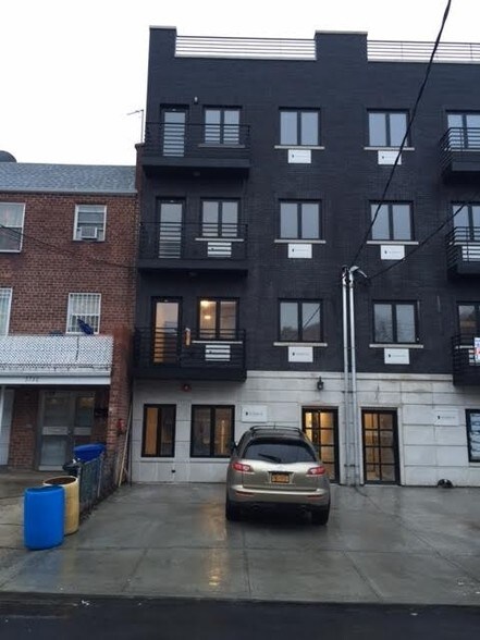 57-32 Granger St, Corona, NY à vendre - Photo principale – Image 1 sur 7