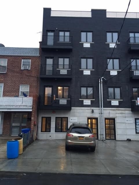 57-32 Granger St, Corona, NY à vendre Photo principale– Image 1 sur 8
