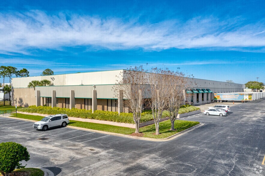 1255 La Quinta Dr, Orlando, FL à louer - Photo de l’immeuble – Image 1 sur 8