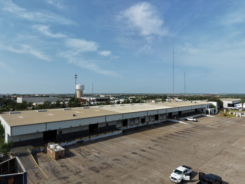14103 Transportation Ave, Laredo, TX à louer - Photo de l’immeuble – Image 3 sur 7