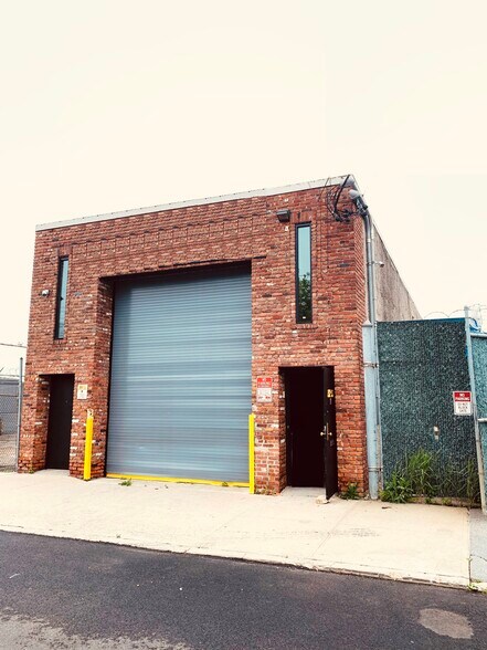 132-53 34th Ave, Flushing, NY à vendre - Photo de l’immeuble – Image 2 sur 6