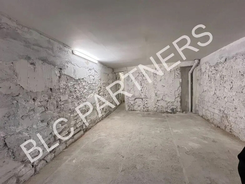 Local commercial dans Paris à vendre - Photo de l’immeuble – Image 3 sur 3