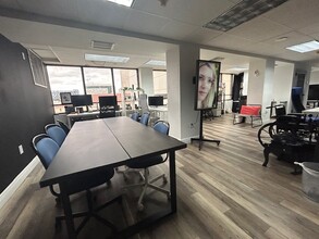 33 SW 2nd Ave, Miami, FL à louer Photo intérieure– Image 1 sur 12