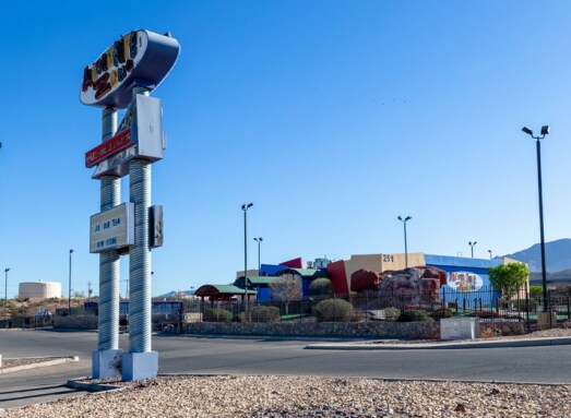 251 E Redd Rd, El Paso, TX à vendre - Photo de l’immeuble – Image 3 sur 4