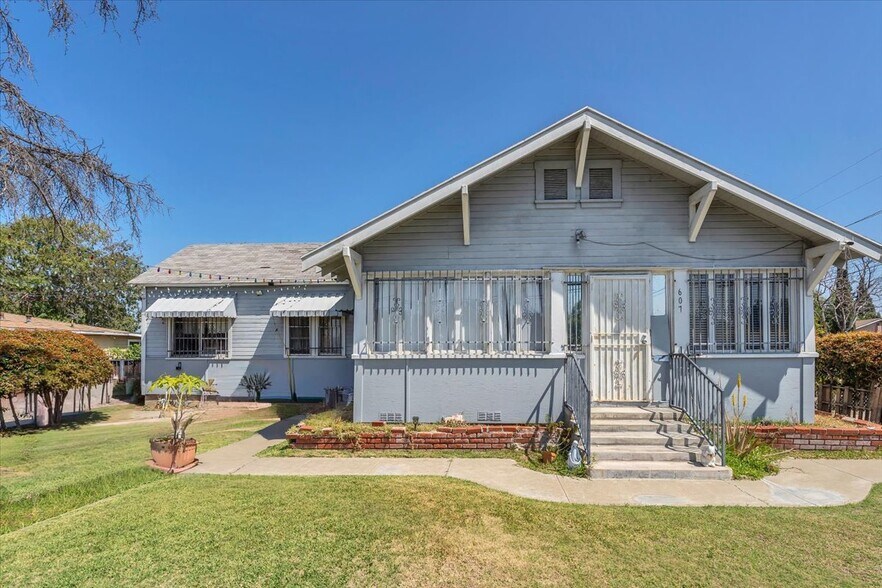 607 W La Jolla St, Placentia, CA à vendre - Photo de l’immeuble – Image 3 sur 14