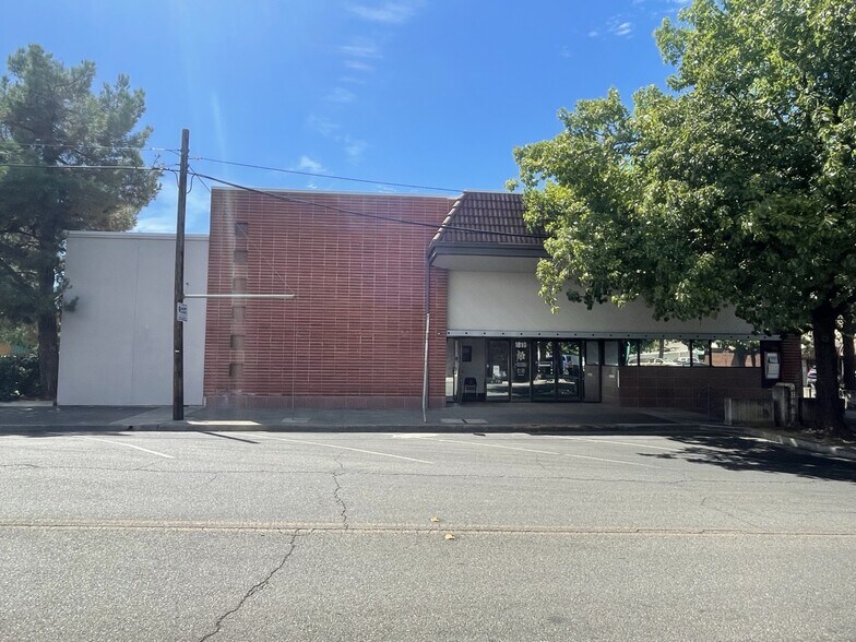 1810 Market St, Redding, CA à louer - Photo de l’immeuble – Image 2 sur 11