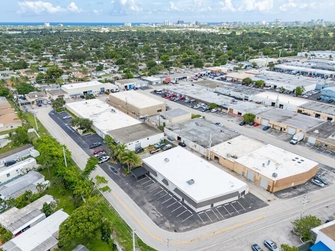 610 NE 29th St, Pompano Beach, FL à louer - Photo de l’immeuble – Image 3 sur 47