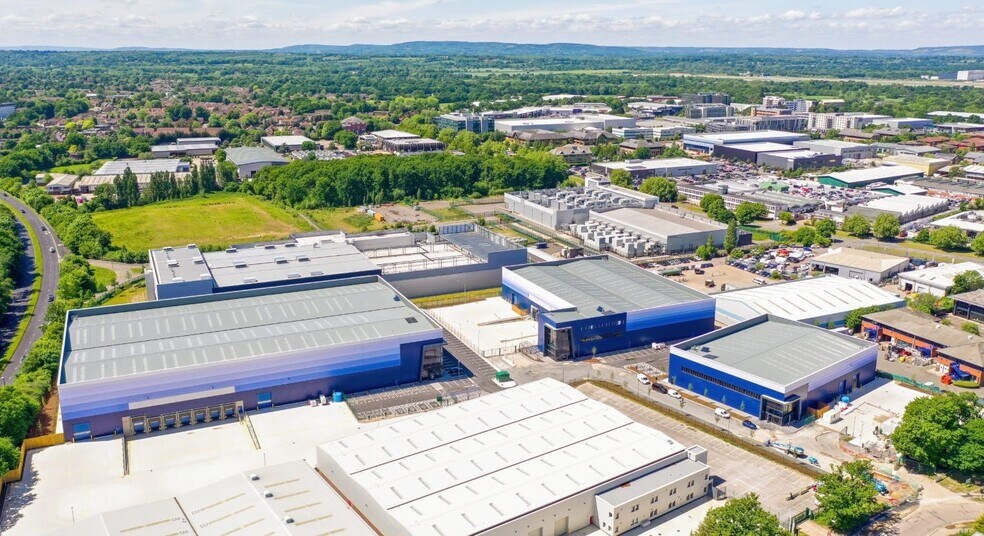 Napier Way, Crawley à louer - Photo de l’immeuble – Image 2 sur 5