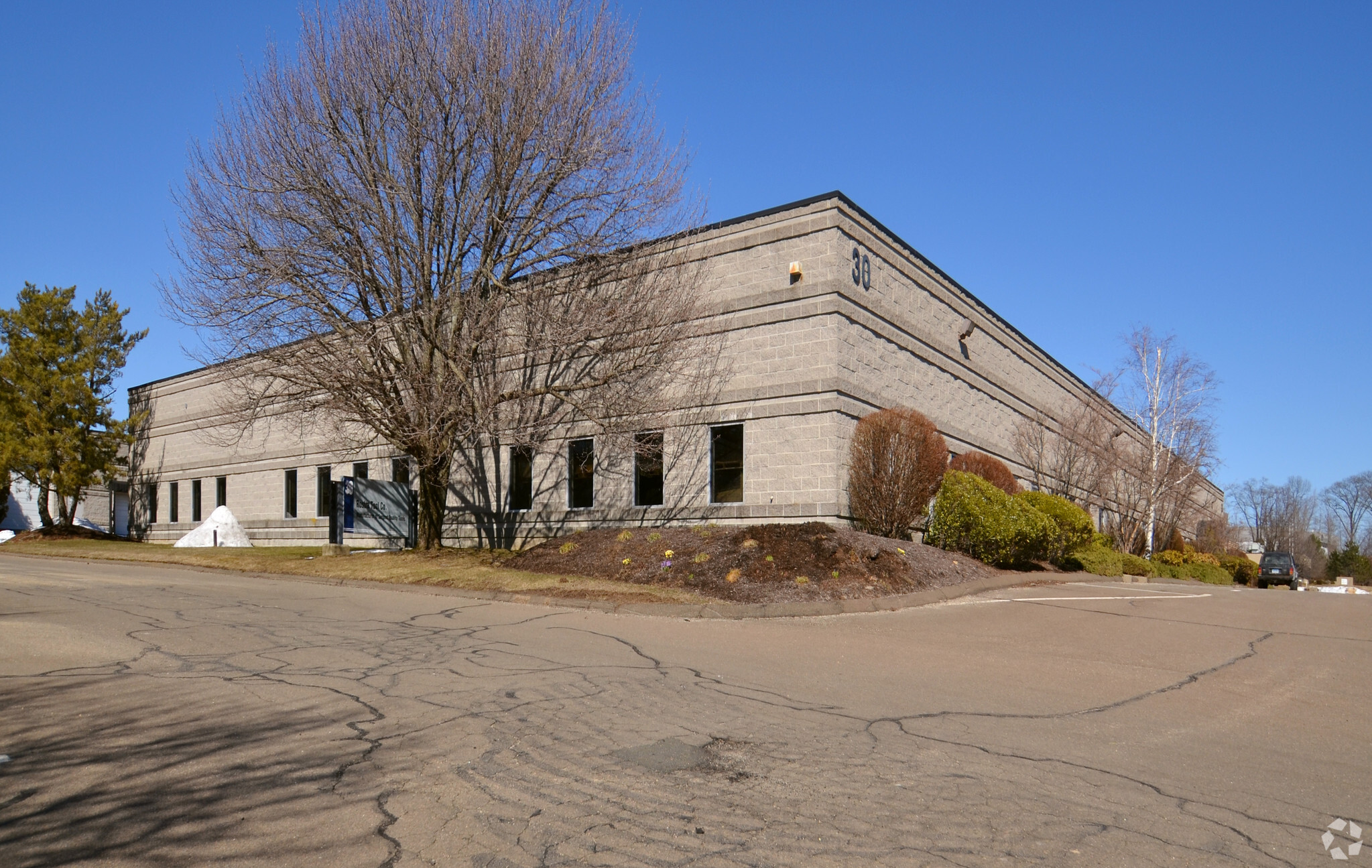 30 E Industrial Rd, Branford, CT à louer Photo de l’immeuble– Image 1 sur 18