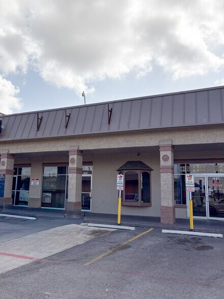 7210-7224 Blanco Rd, San Antonio, TX à louer - Photo de l’immeuble – Image 3 sur 15