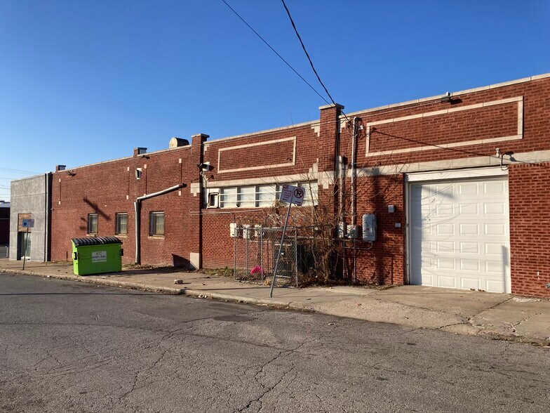 2420 E Truman Rd, Kansas City, MO à louer - Photo de l’immeuble – Image 2 sur 8