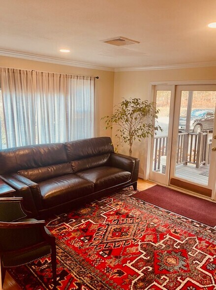 241 Albany Tpke, Canton, CT à louer - Photo de l’immeuble – Image 2 sur 10