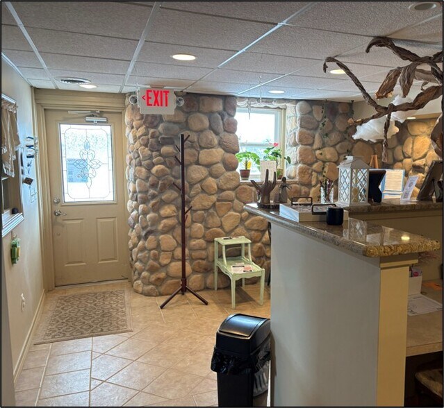 650 Broadway, Davisburg, MI à vendre - Photo de l’immeuble – Image 2 sur 10