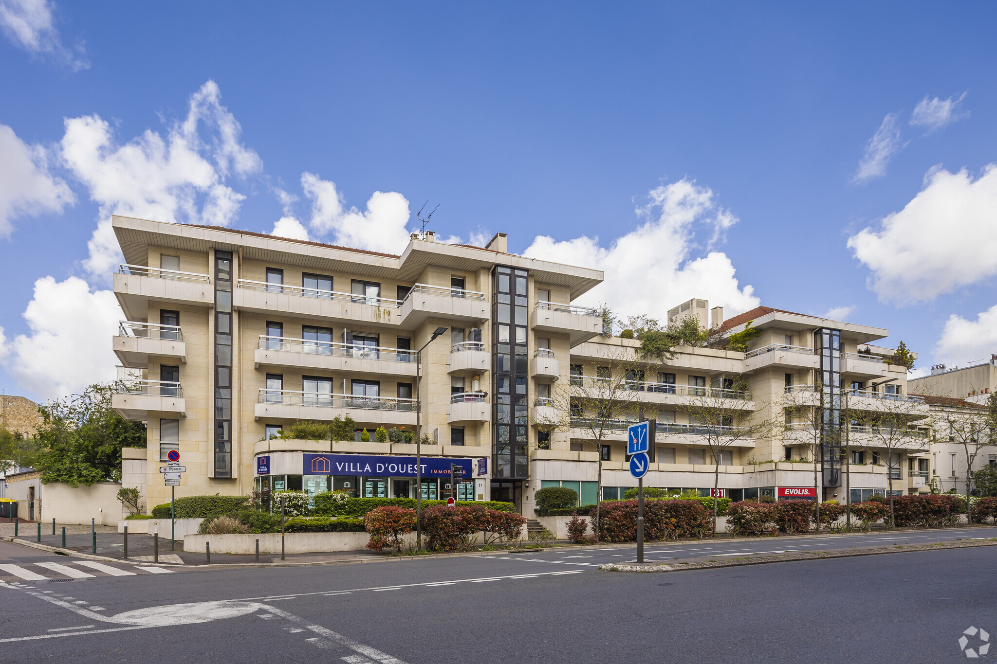 Bureau dans Suresnes à louer Photo principale– Image 1 sur 4