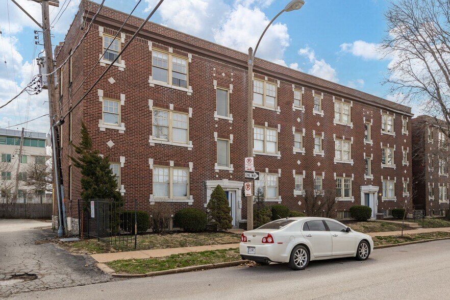 1014-38 Oakview Pl, Saint Louis, MO à vendre - Photo de l’immeuble – Image 2 sur 20