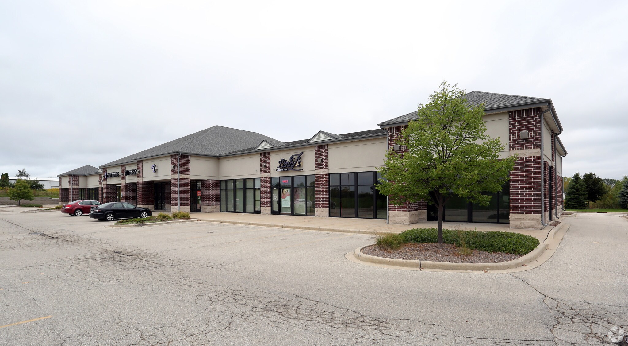 155 Sweetwater Blvd, Port Washington, WI à louer Photo principale– Image 1 sur 14