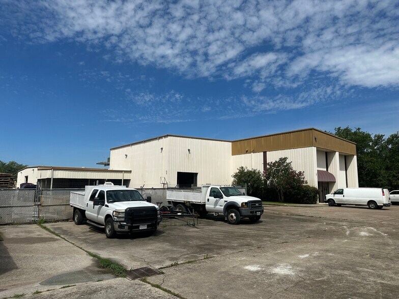 8600 Howard Dr, Houston, TX à vendre - Photo de l’immeuble – Image 2 sur 5