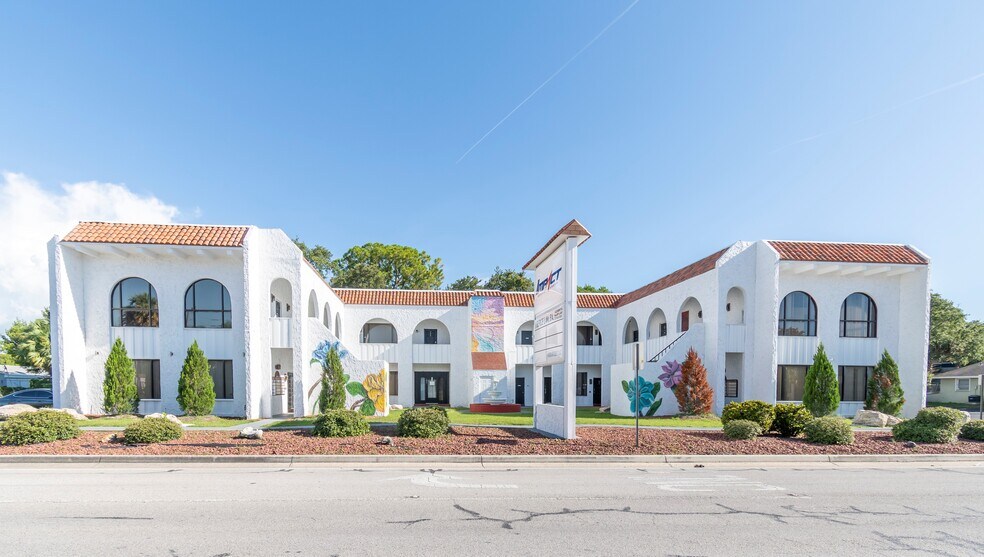 6710 Embassy Blvd, Port Richey, FL à vendre - Photo de l’immeuble – Image 1 sur 21