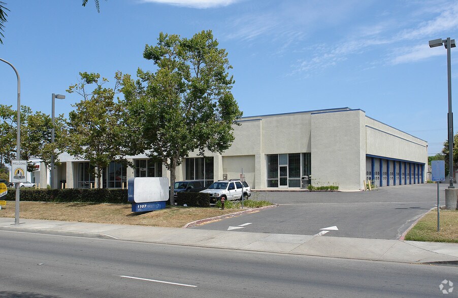 1107 S Harbor Blvd, Santa Ana, CA à vendre - Photo de l’immeuble – Image 2 sur 8
