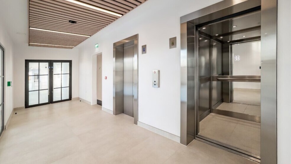 450-500 Silbury Blvd, Milton Keynes à louer - Photo de l’immeuble – Image 3 sur 10