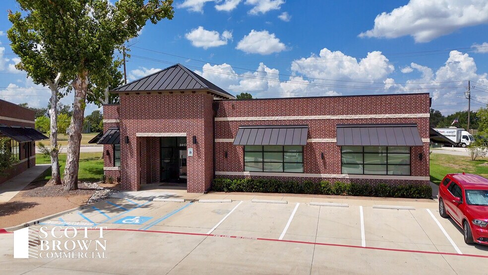 2411-2421 Fort Worth Dr, Denton, TX à louer - Photo de l’immeuble – Image 2 sur 7