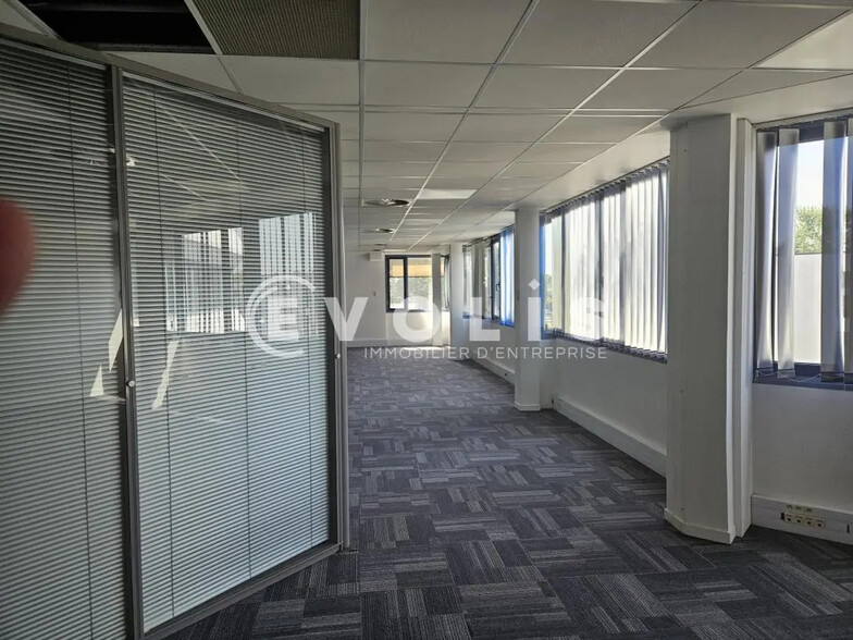 17B Avenue Des Andes, Les Ulis à louer - Photo intérieure – Image 3 sur 8