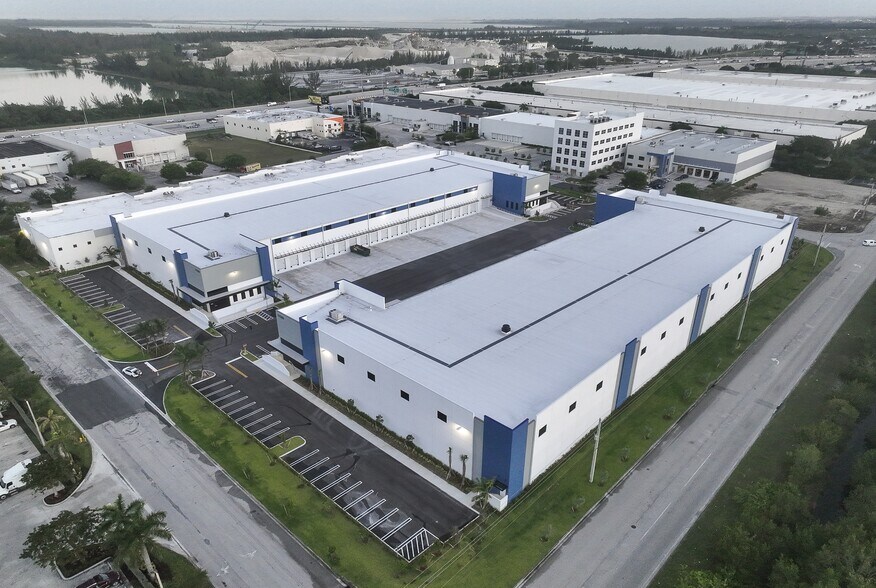 11550 NW 124th St, Medley, FL à louer - Aérien – Image 1 sur 12