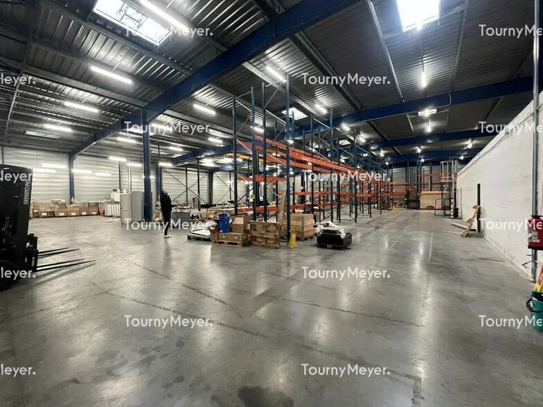 Industriel/Logistique dans MORLAÀS à louer - Photo de l’immeuble – Image 1 sur 4