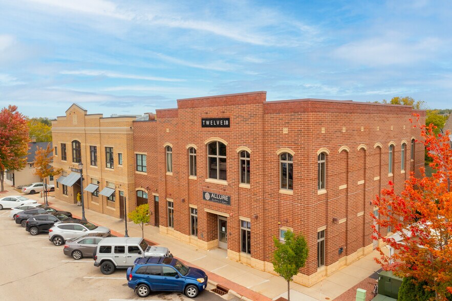 1212-1218 13th Ave, Grafton, WI à louer - Photo de l’immeuble – Image 1 sur 9