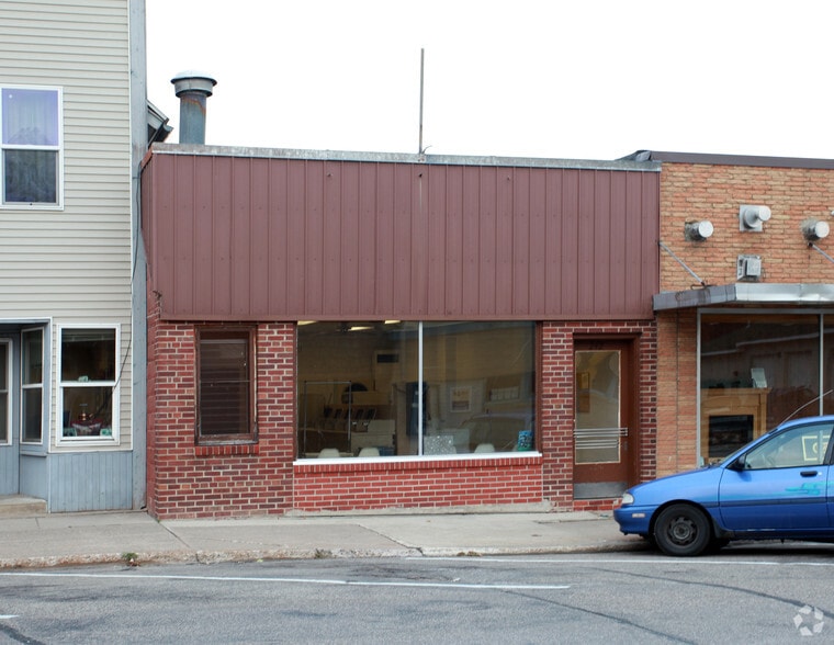 242 N Broadway Ave, Ellsworth, WI à vendre - Photo principale – Image 1 sur 2