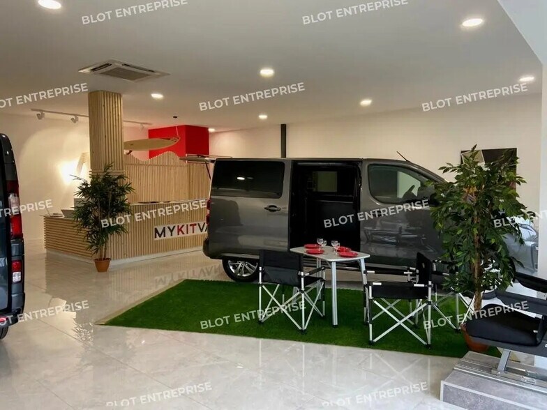 Local d'activités dans Les Sorinières à vendre - Photo de l’immeuble – Image 3 sur 13