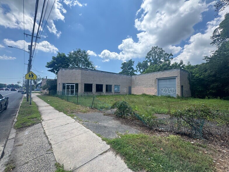 566 Broadway, Amityville, NY à vendre - Photo de l’immeuble – Image 1 sur 10