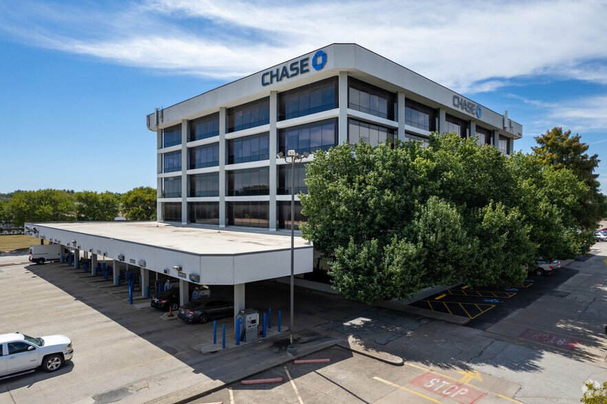 1600 E Pioneer Pky, Arlington, TX à louer - Photo de l’immeuble – Image 3 sur 23
