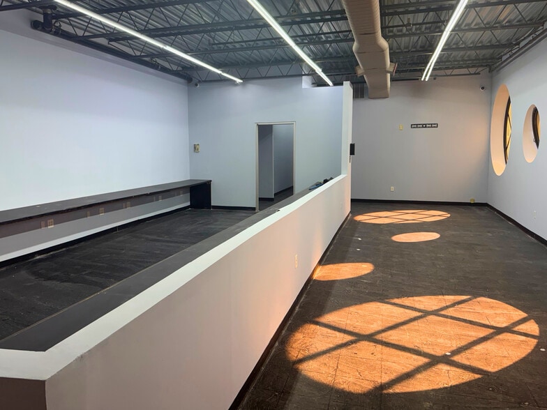 250 Jackson Ave, Bronx, NY à louer - Photo de l’immeuble – Image 1 sur 11