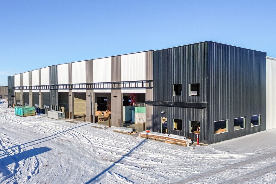 6 Wrangler Pl, Rocky View C, AB à louer - Photo de l’immeuble – Image 2 sur 7