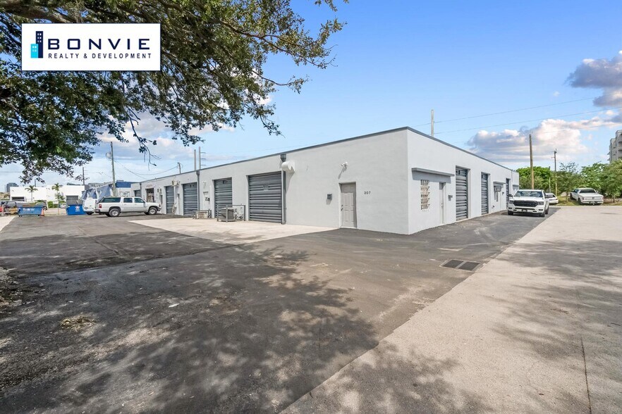 201-215 SW 21st St, Fort Lauderdale, FL à vendre - Photo de l’immeuble – Image 1 sur 37