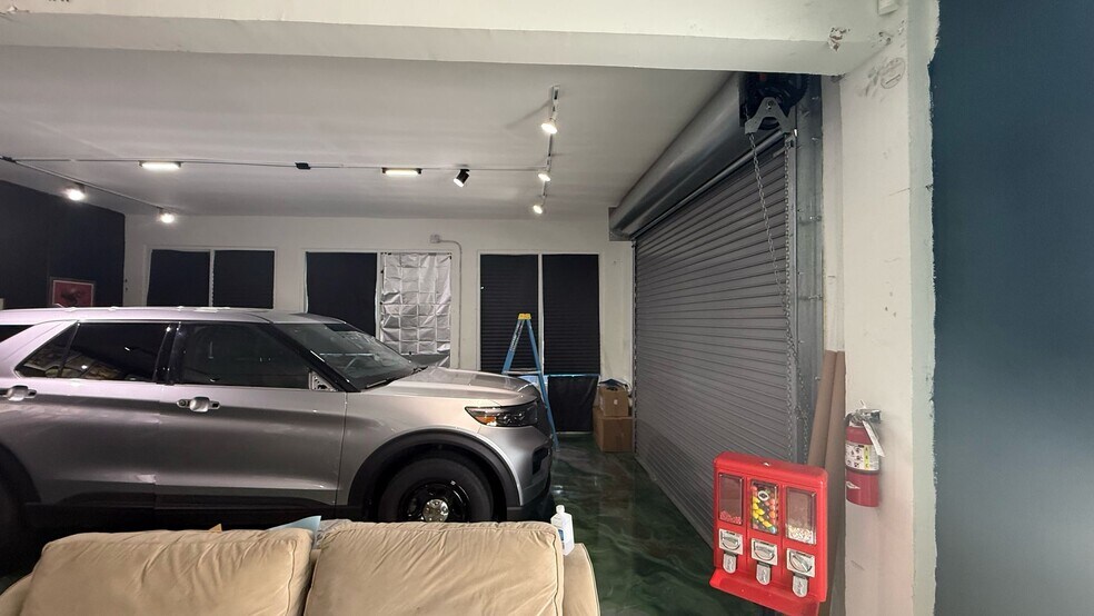 680 NW 71st St, Miami, FL à vendre - Photo de l’immeuble – Image 3 sur 7