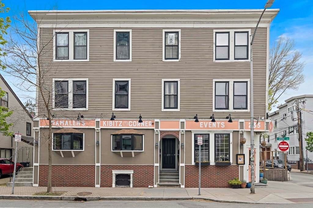 231-233 Cardinal Medeiros Ave, Cambridge, MA à vendre Photo de l’immeuble– Image 1 sur 18