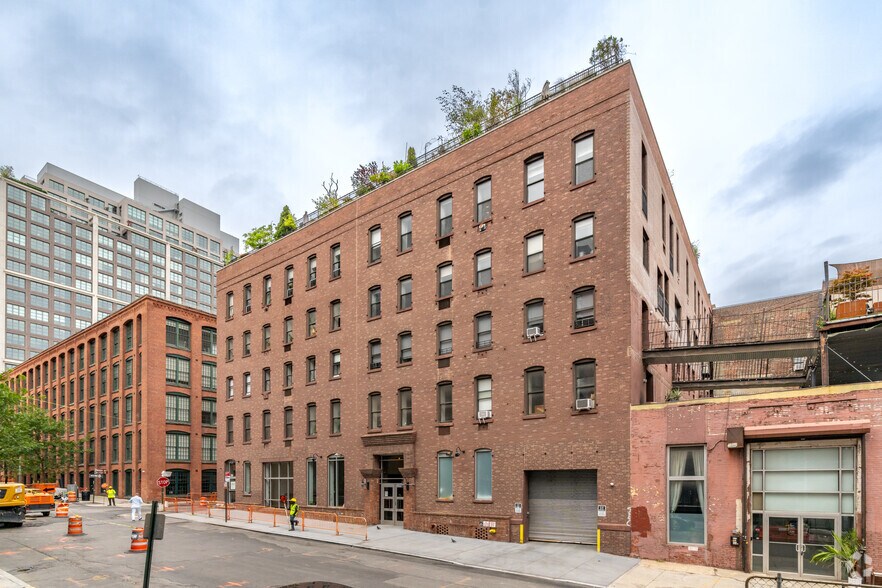 215 Water St, Brooklyn, NY à louer - Photo de l’immeuble – Image 2 sur 4