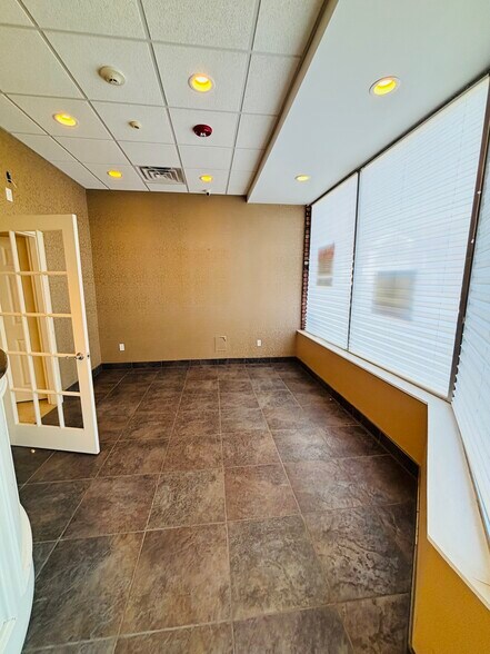 673 Glen Cove Ave, Glen Head, NY à louer - Photo de l’immeuble – Image 3 sur 6