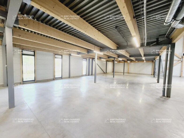 Local d’activités dans CHANTELOUP-EN-BRIE à louer - Photo de l’immeuble – Image 3 sur 19