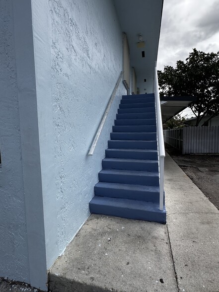 2541 W 1st Ave, Hialeah, FL à vendre - Photo de l’immeuble – Image 3 sur 4