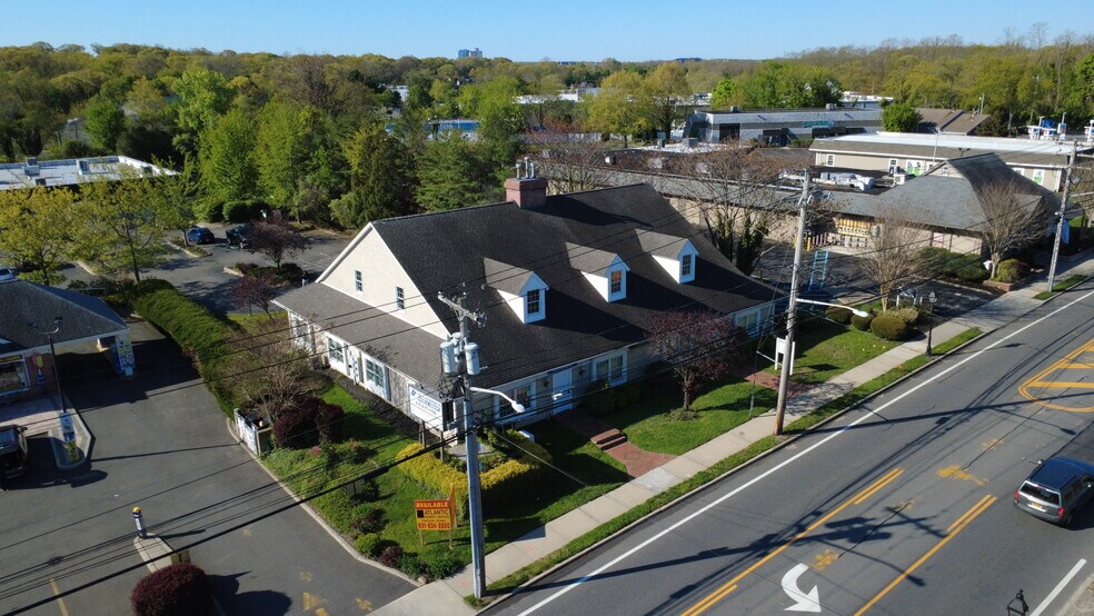 36 Route 25a, East Setauket, NY à louer - Photo principale – Image 1 sur 9