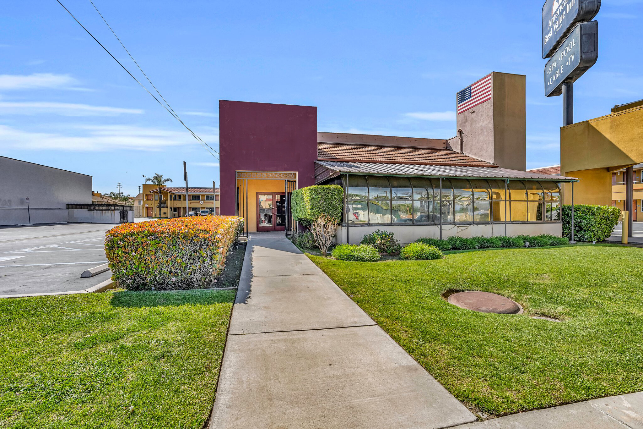 437 S Azusa Ave, Azusa, CA à louer Photo de l’immeuble– Image 1 sur 11